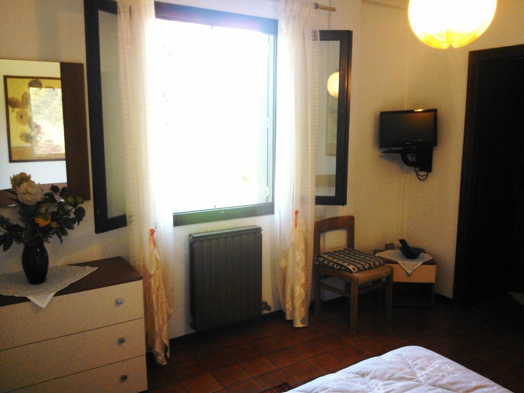 Villa Bredina Sale Marasino Room photo